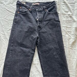 Grey Levi’s Ribcage Ankle Jeans